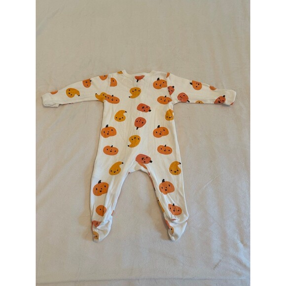 Pumpkin Sleeper and Halloween Long Sleeve One Piece Bundle Size 6 Months - Picture 9 of 12